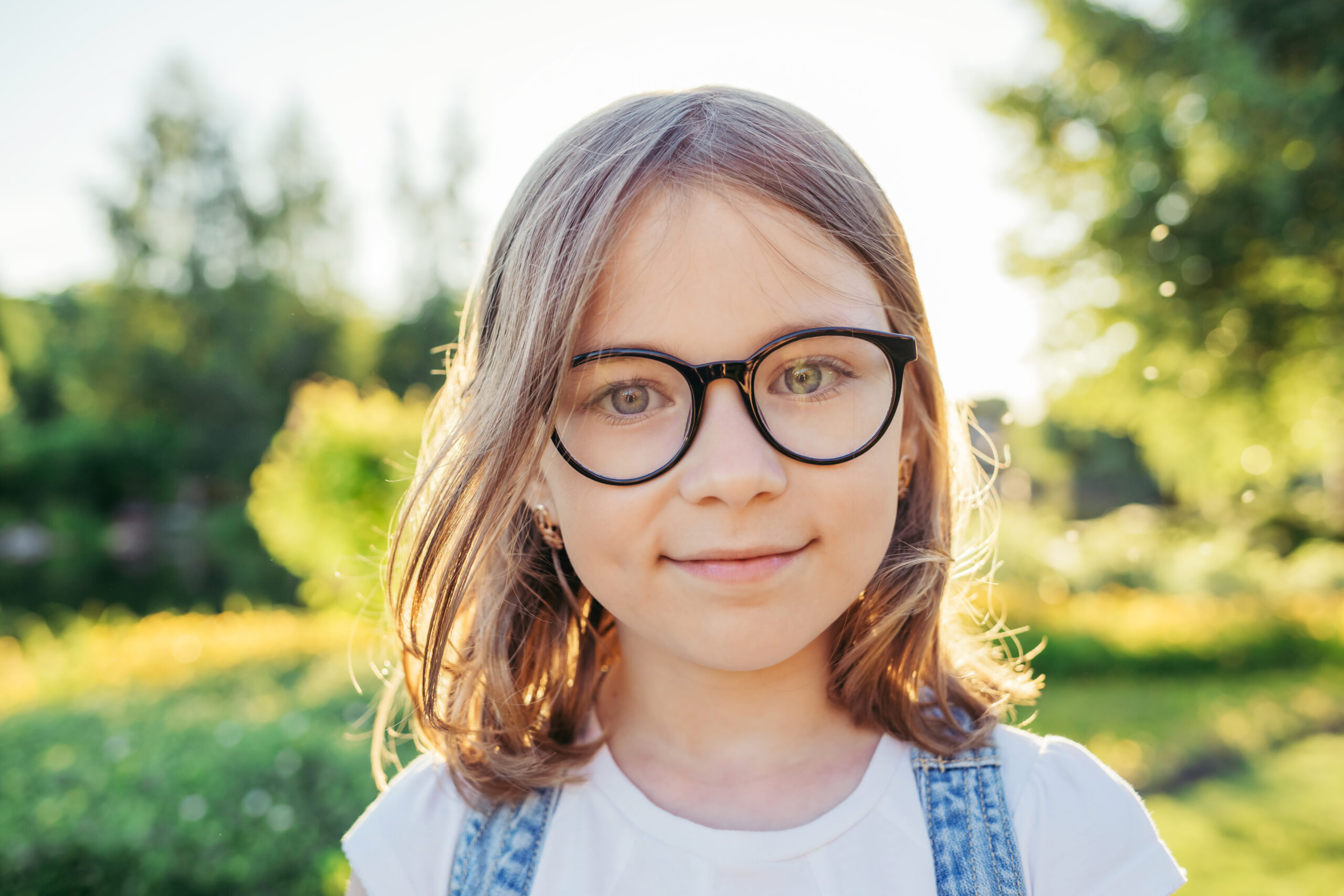Portrait of pretty smiling girl in glasses.